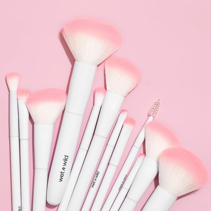 wet n wild Full Coverage Foundation Brush, Packed Bristles for All Formulas, Comfort Grip, Cruelty-Free & Vegan
