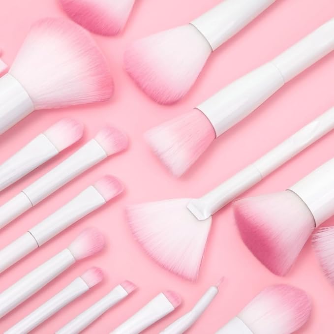 wet n wild Full Coverage Foundation Brush, Packed Bristles for All Formulas, Comfort Grip, Cruelty-Free & Vegan